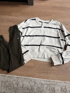 lululemon Cropped Sweatshirt and leggings Size 6, 25 in